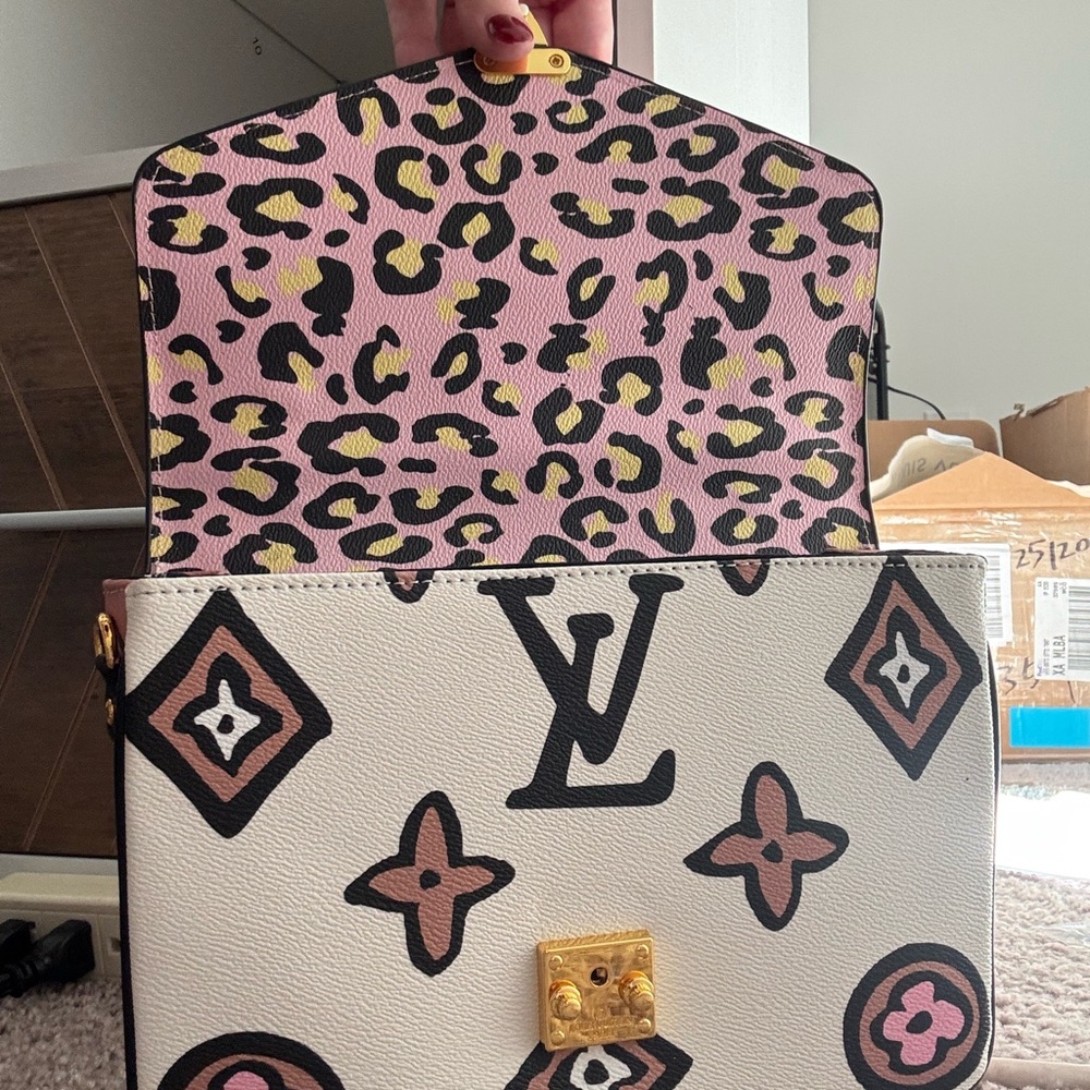 White and Pink Patterned Women's Bag - Picture 3 of 4
